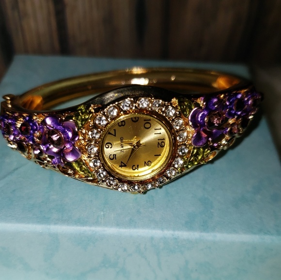 Faux Fashion Beatiful Watch - Picture 3 of 5